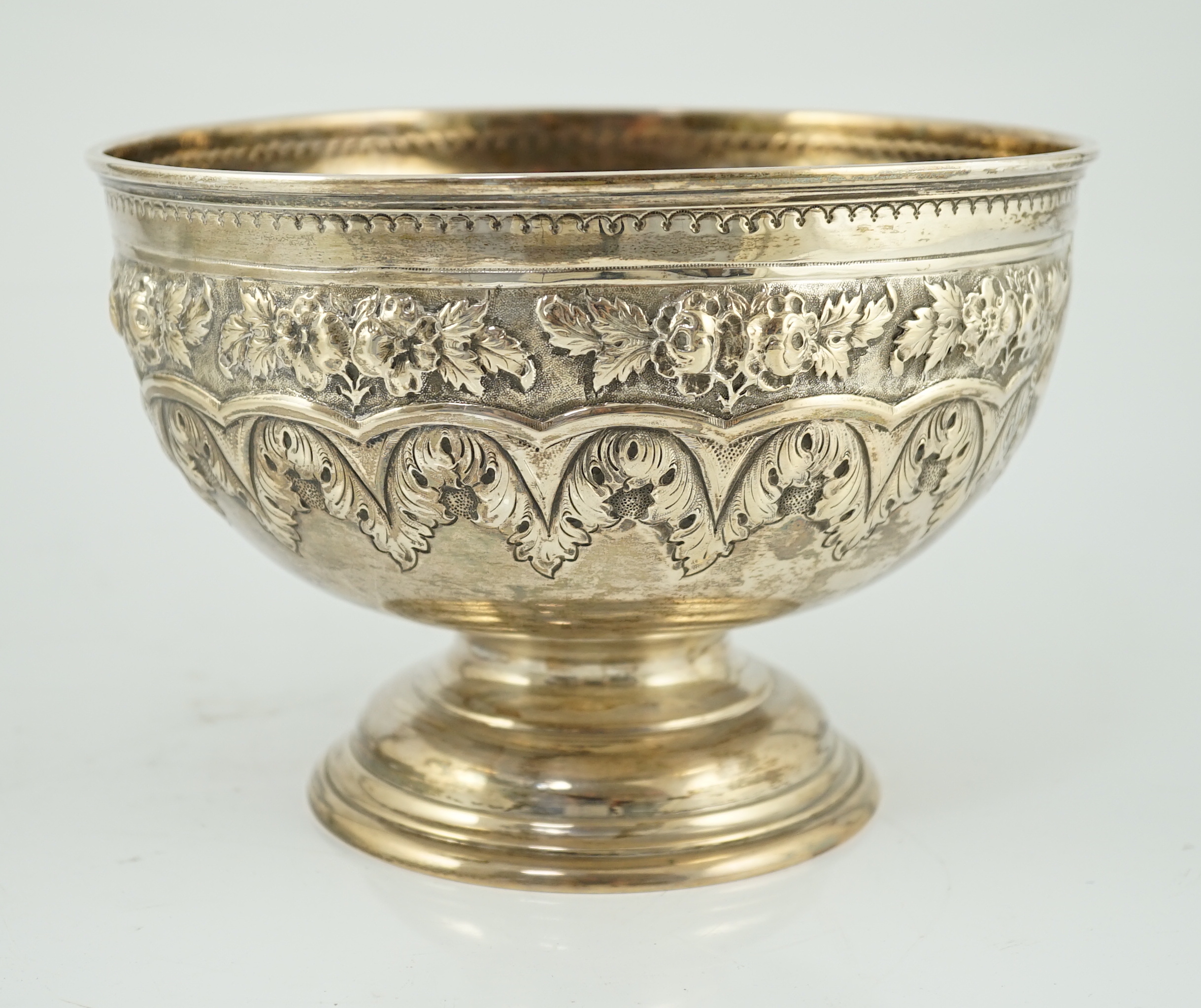An early Victorian engine turned silver snuff box by Nathaniel Mills, Birmingham, 1840, 73mm.